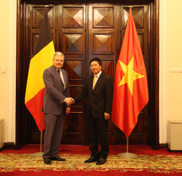 รัฐมนตรีต่างประเทศเวียดนามเจรจากับรองนายกรัฐมนตรีเบลเยี่ยม